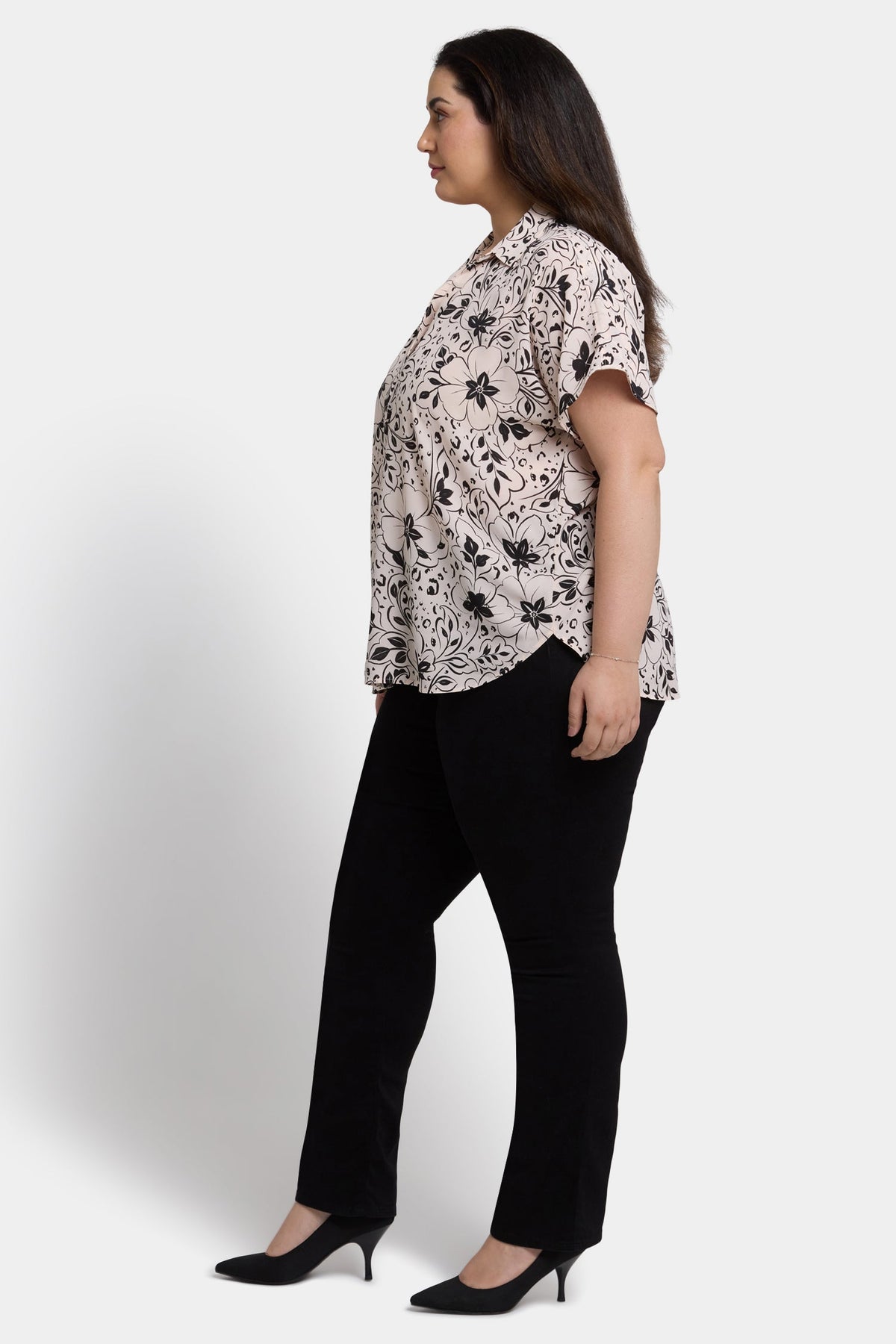 Becky Short Sleeved Blouse In Plus Size - Luna Flores