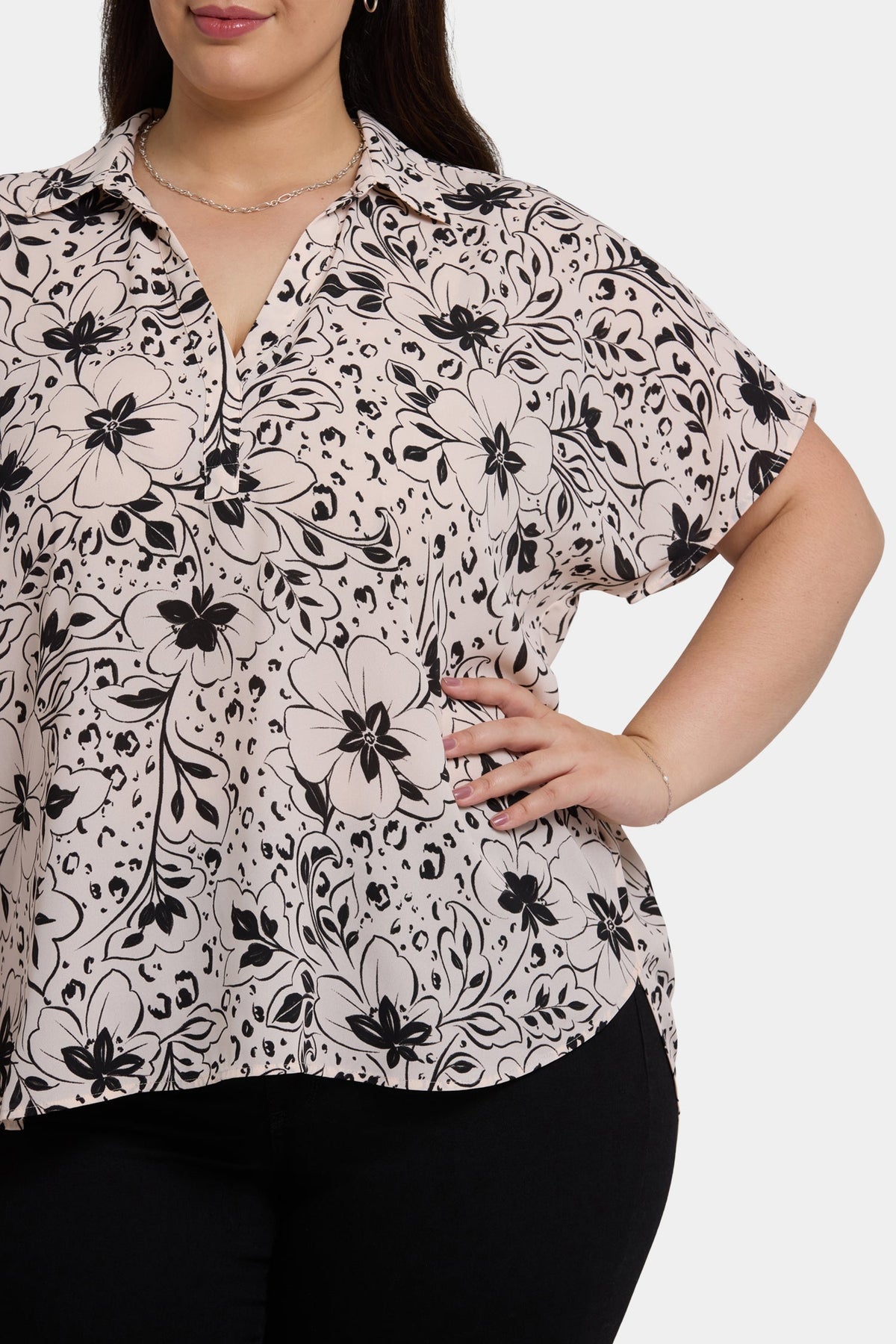 Becky Short Sleeved Blouse In Plus Size - Luna Flores